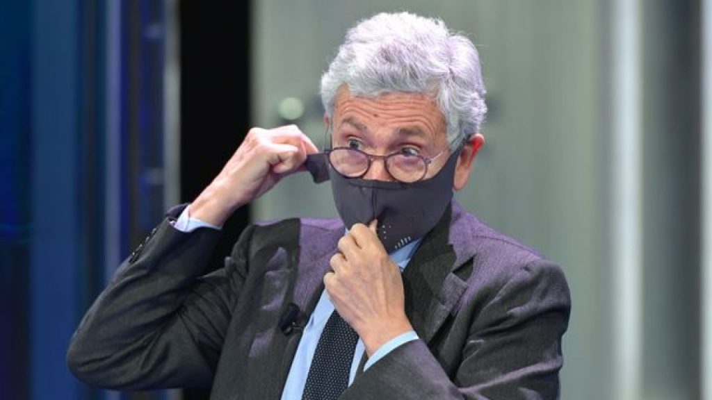 Inchiesta mascherine: spunta il nome di D’Alema. Ecco a che punto sono le indagini