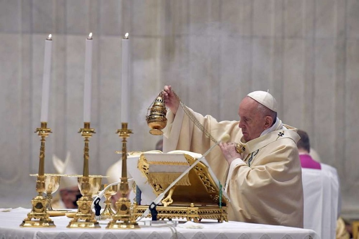Papa Francesco nel suo messaggio Pasquale: “le autorità aiutino le famiglie bisognose”