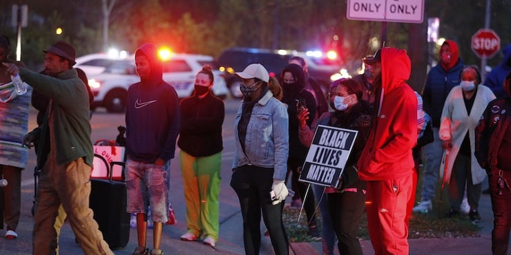 poliziotto uccide afroamericana