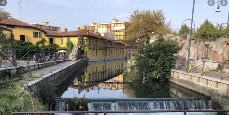 Cede la balaustra sul ponte, Andrea cade e muore a 40 anni