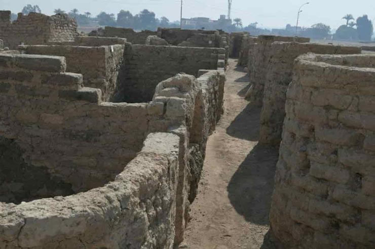 Egitto, ritrovata una "città d'oro perduta" di oltre 3mila anni fa
