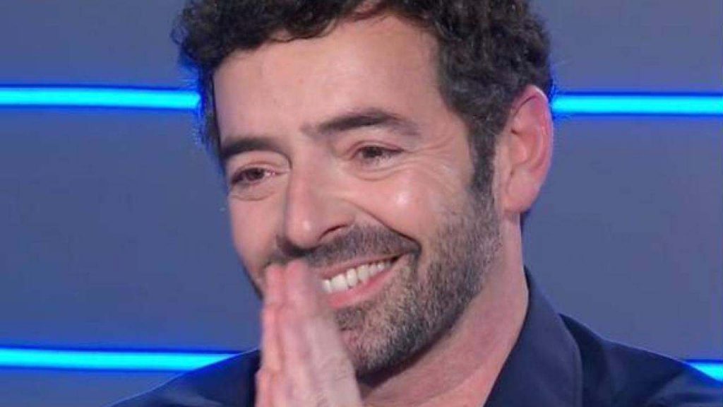 Alberto Matano l’annuncio sui social: il giornalista è al settimo cielo