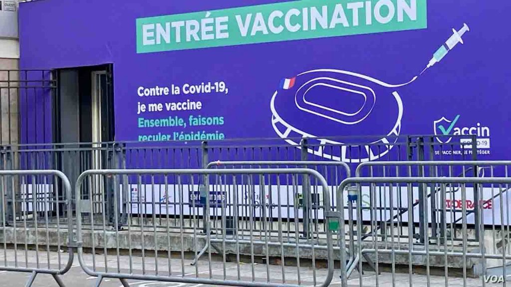 Covid in Francia: da oggi vaccinazioni per tutti. La corsa per evitare una nuova ondata