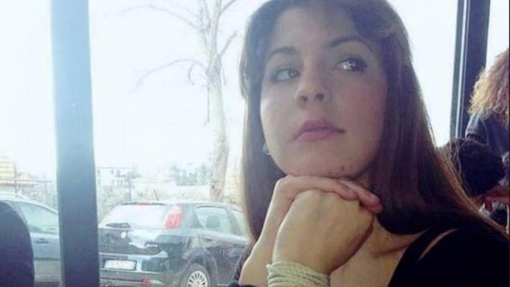19enne morta precipitando dal ponte: spuntano foto e video hard