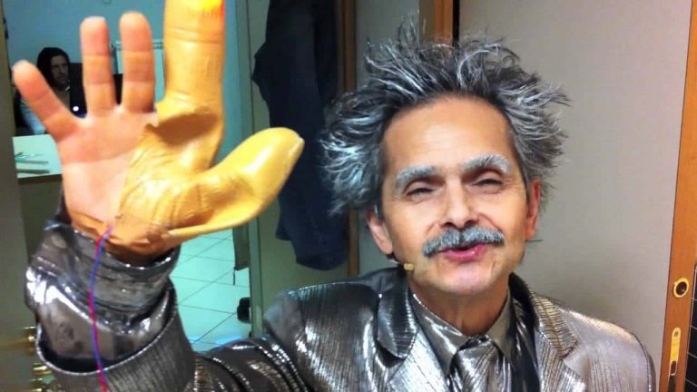 Alieno Di Avanti Un Altro è Morto