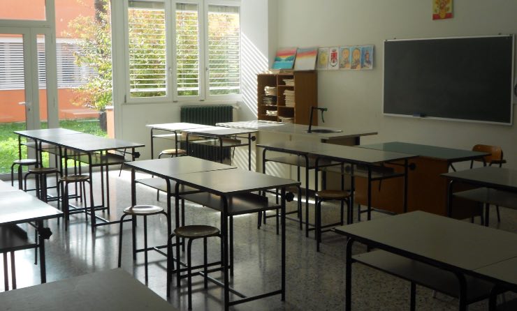 accoltella compagna di scuola