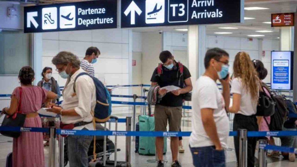 Viaggi e tamponi, le regole per i bambini nei Paesi europei
