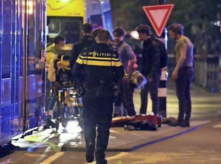 Amsterdam, cinque persone accoltellate un morto. Arrestato sospetto