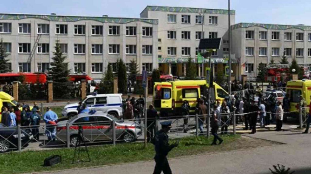Sparatoria in una scuola in Russia: almeno 11 vittime, quasi tutti bambini [VIDEO]