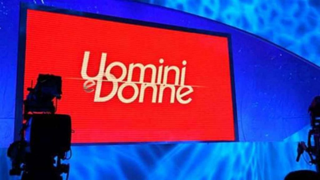 Uomini e Donne, cicogna in arrivo: l’ex tronista mostra il pancione