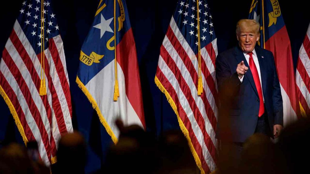 Trump chiede i danni alla Cina per il Covid: “Deve pagare 10mila miliardi”