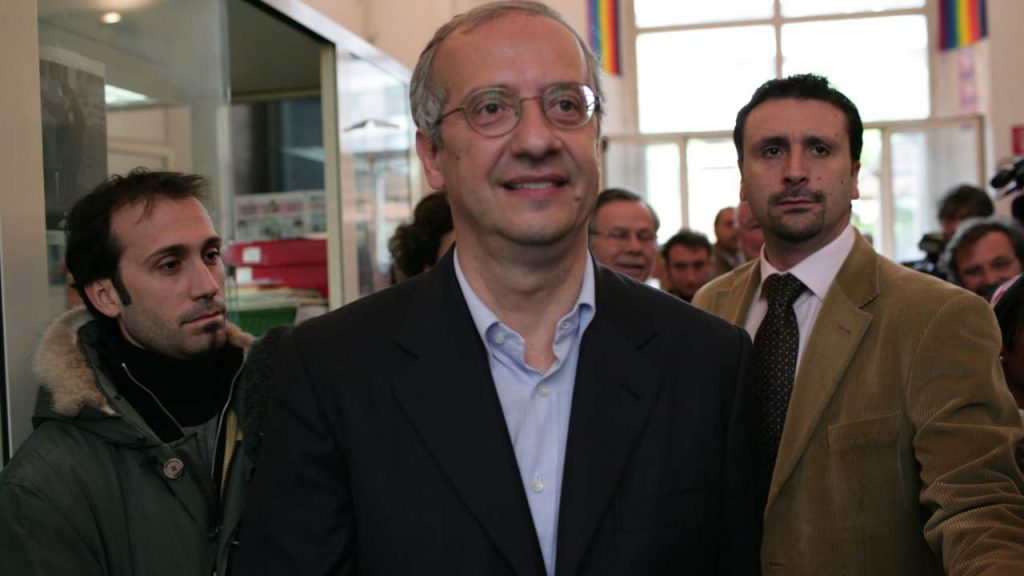 Roma, Gualtieri elogia l’ex sindaco Veltroni. Raffa (M5s): “Scherza?”