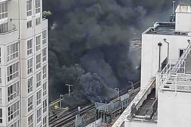 Londra, spaventoso incendio alla stazione Elephant and Castle [VIDEO]
