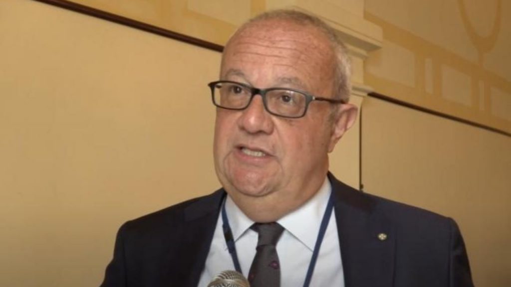 L’immunologo Clerici a Meteoweek: “I raggi del sole disattivano il virus” [VIDEO]