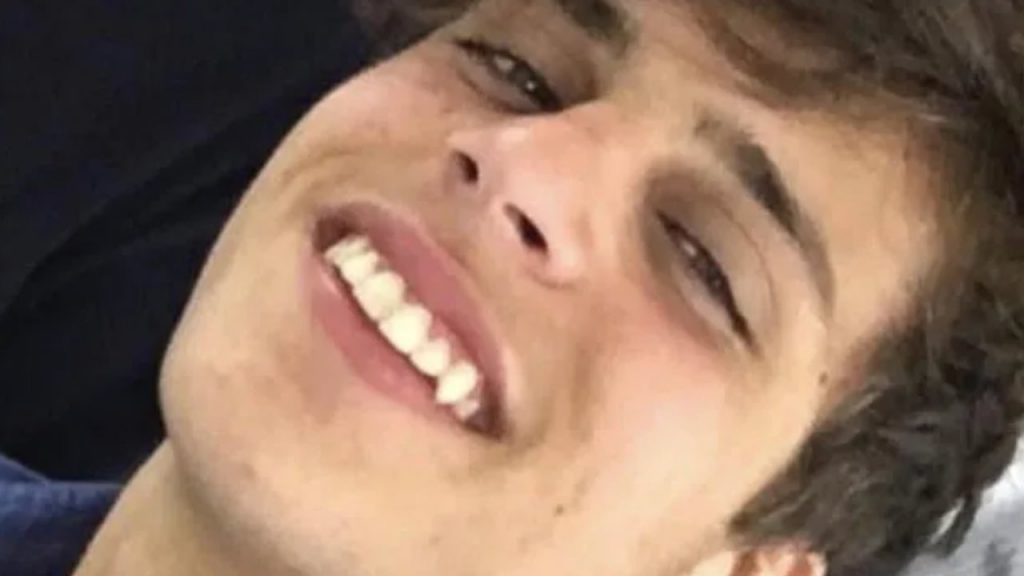 Ciro Grillo e le foto oscene con la ragazza addormentata: “Una goliardata che non rifarei”