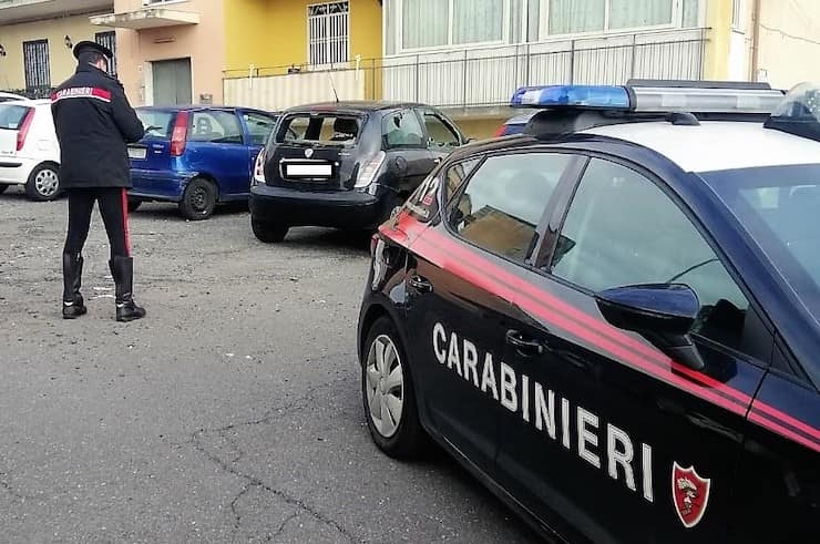 Non sopporta più la compagna, evade dai domiciliari e va dai Carabinieri