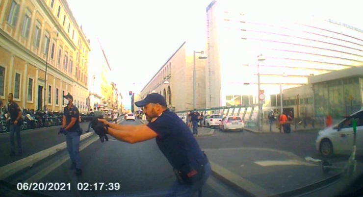 Spari a Termini: indagato il poliziotto che ha ferito l’uomo