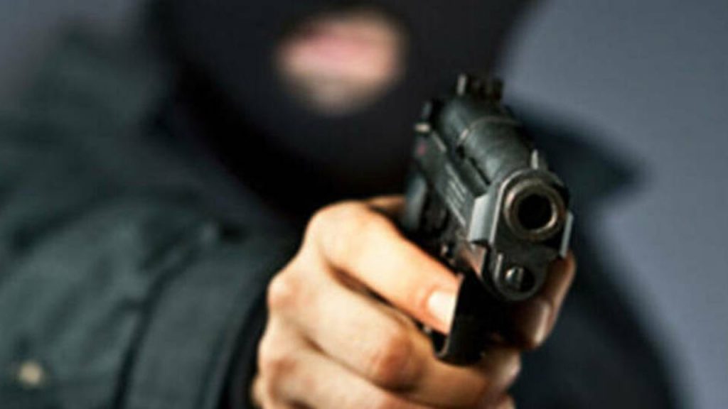 Gioielliere rapinato nella sua villa: i ladri gli hanno sparato ad una gamba
