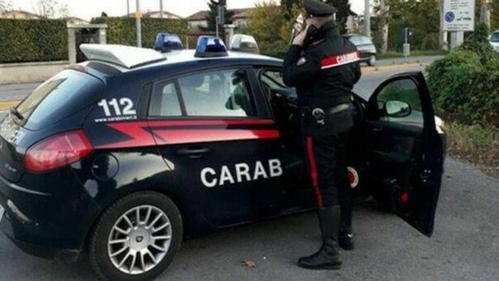 Evadono dai domiciliari: bloccati e portati in carcere