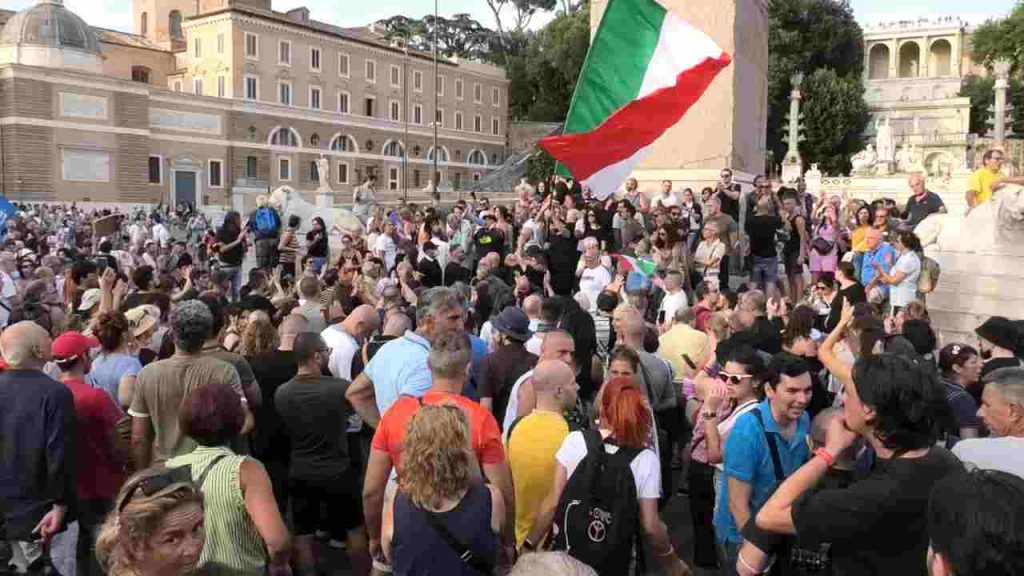 No Green Pass: migliaia di italiani di nuovo in piazza contro la gestione del Covid [VIDEO]