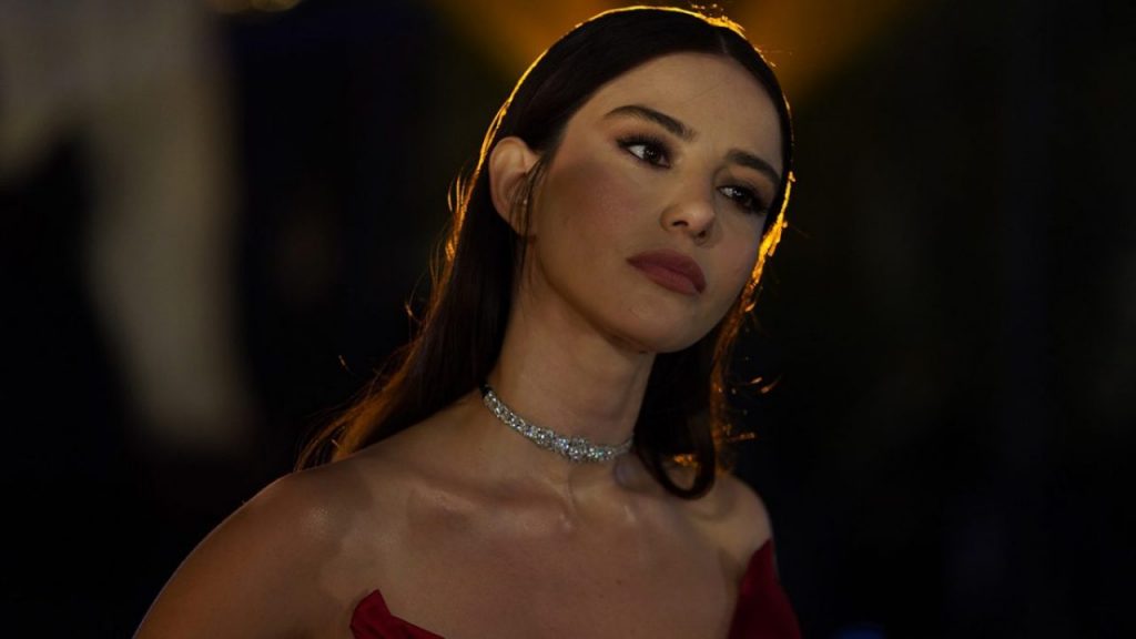 Mr. Wrong Ozge Gurel, l’attrice turca ha ceduto al ritocchino? la foto dal passato, diversissima