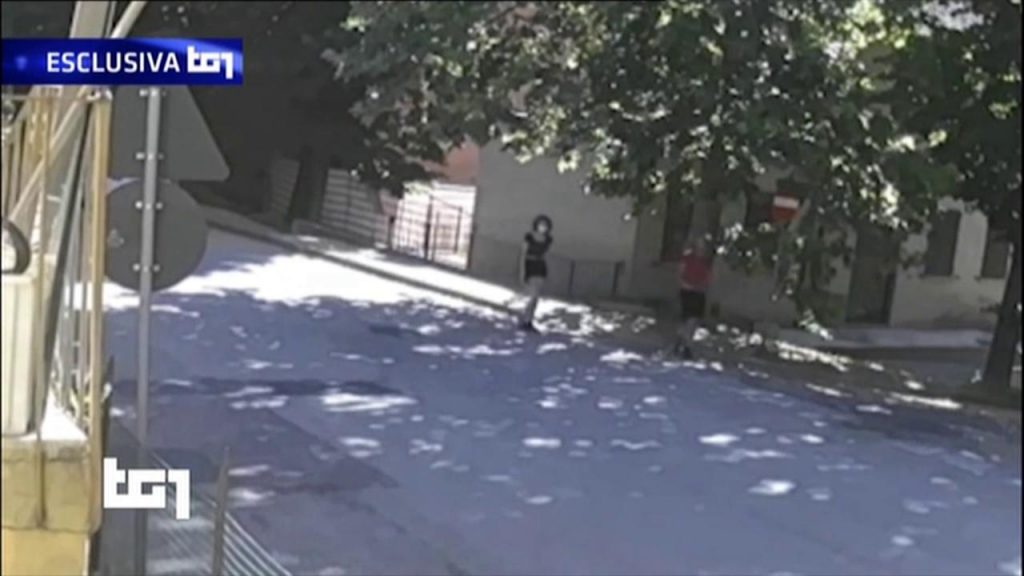 Omicidio Chiara Gualzetti, in un video l’abbraccio con il suo assassino[VIDEO]