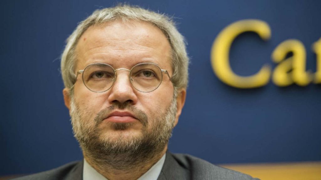 “Perché agli Lgbt non chiedono se sono sieropositivi?”. Polemica sul tweet del leghista Borghi
