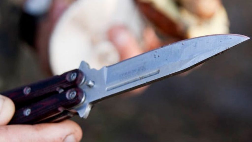 81enne lascia la compagna eccessivamente gelosa e lei lo accoltella
