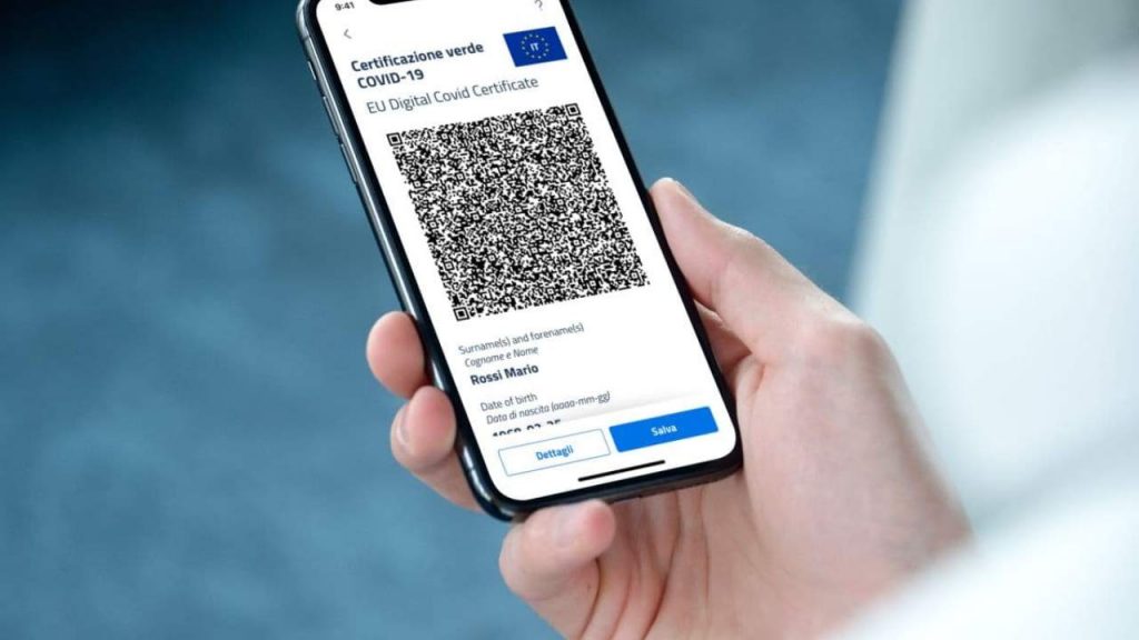 Green Pass, si pensa all’obbligo per treni e aerei. Dubbi sui ristoranti
