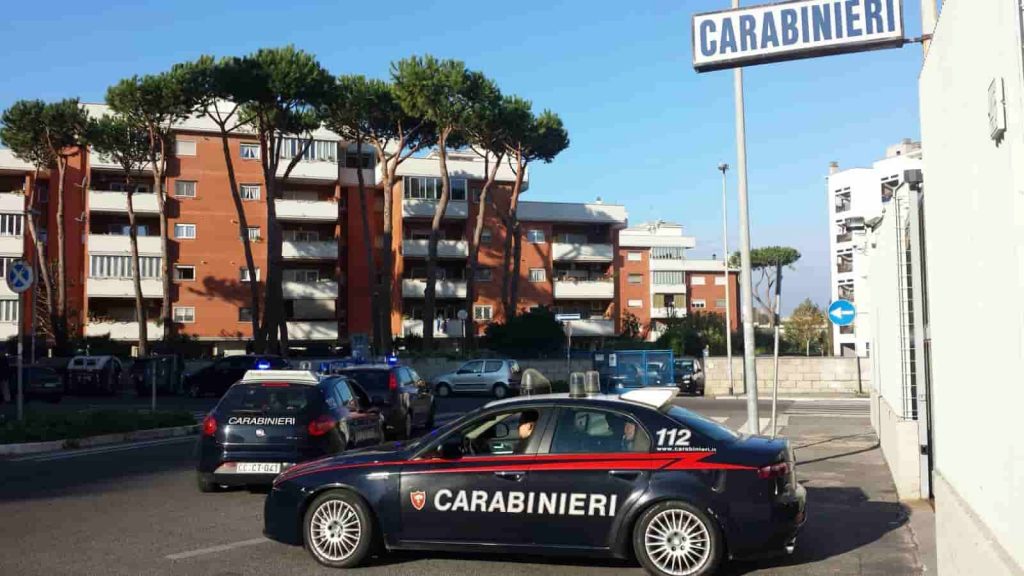 Lavoratori in “nero” e vendita di prodotti scaduti: multati gestori attività commerciali