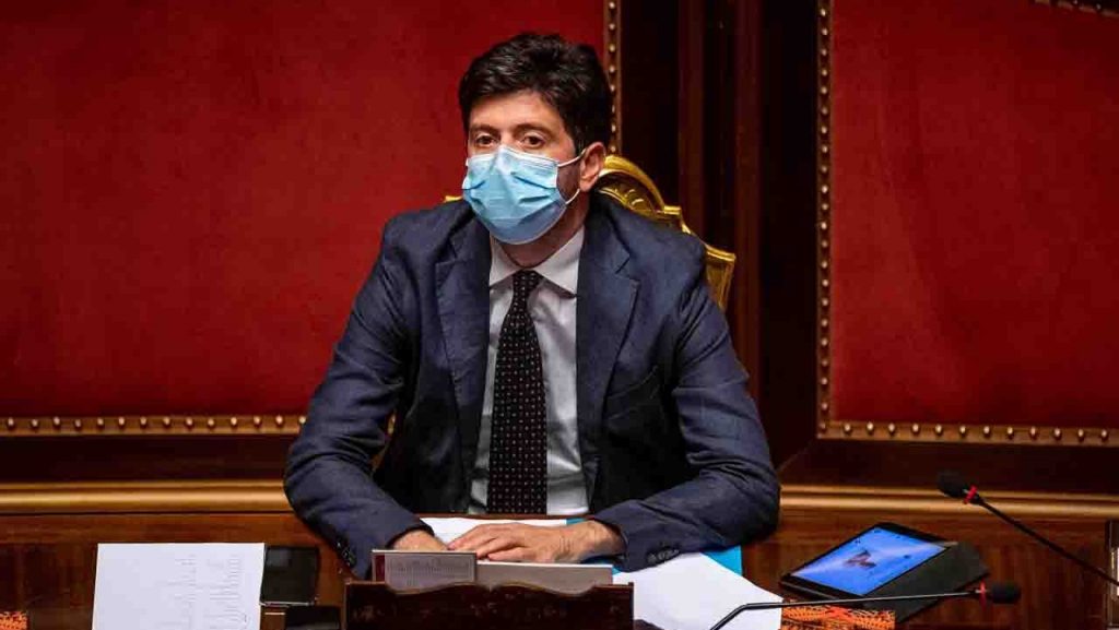 Speranza: “Battaglia contro Covid non ancora vinta, vaccini arma in più”
