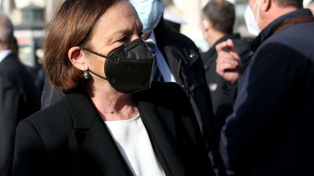 Sgomberato il rave abusivo. Lamorgese ormai nel mirino di Salvini e Meloni