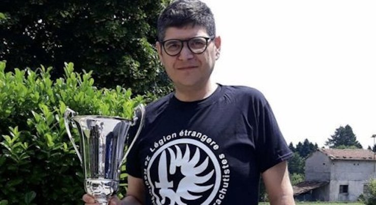 Fabrizio Finateri muore allo stadio mentre era in fila con il figlio