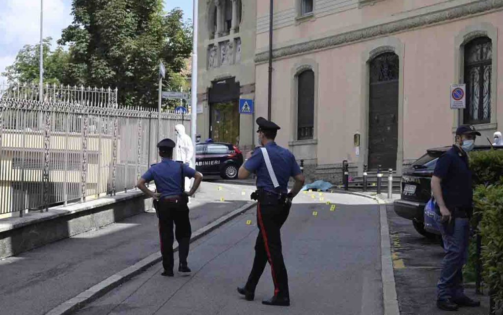 Ucciso a Bergamo, davanti a moglie e figli, il fermato: “Mi sono difeso”