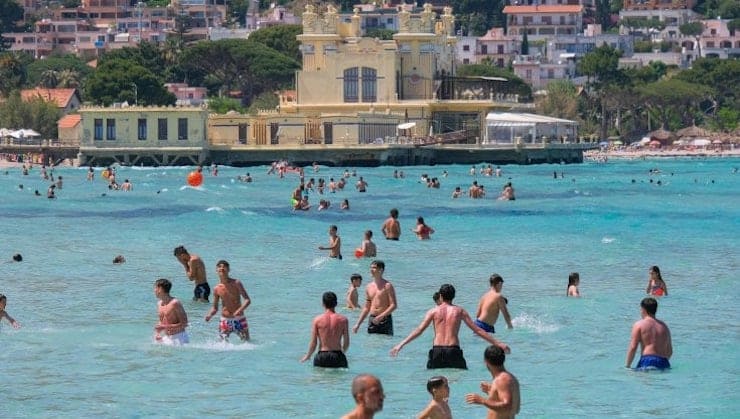 Due regioni rischiano di tornare in zona gialla a fine mese. Ecco quali