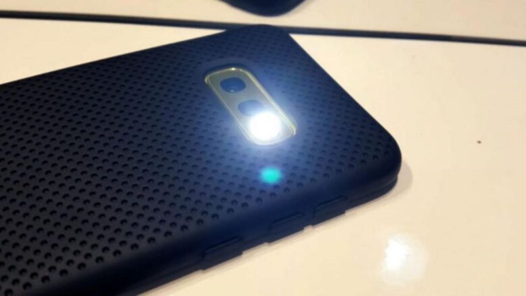 Blackout in sala operatoria: chirurghi operano con la luce dello smartphone