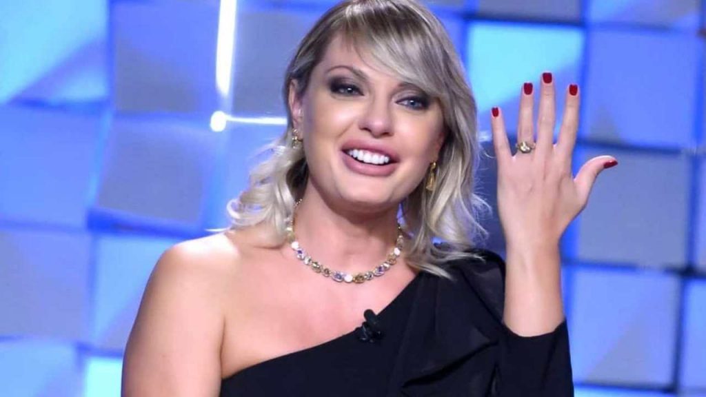 Grande Fratello Vip, Manila Nazzaro attacca la conduttrice Rai: “Lei non vorrei trovarla mai nella Casa”
