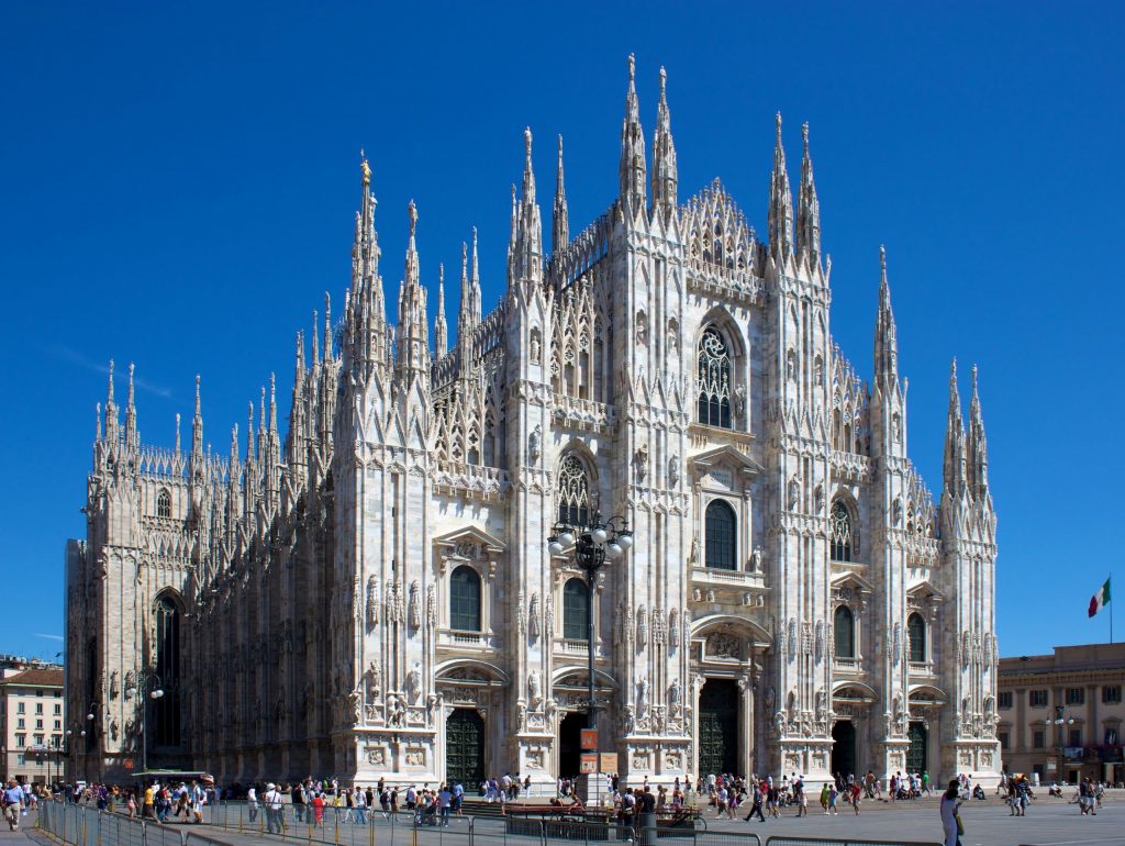 A Milano 13 candidati. I sondaggi danno avanti Sala