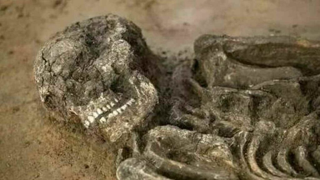 Trovano 80 scheletri con mani legate durante i lavori in una casa di riposo
