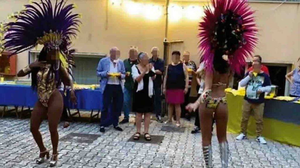Festa in un centro di igiene mentale, con ballerine brasiliane: sospesa direttrice [VIDEO]