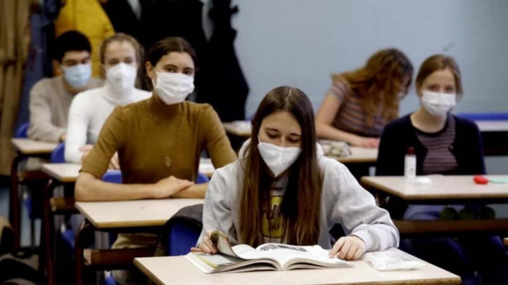 Scuola, al via dal 13 settembre: lezioni in presenza con green pass e mascherine