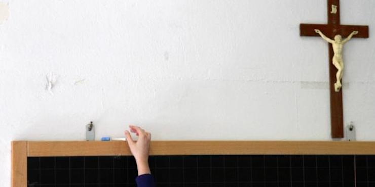Il crocifisso in aula non è discriminatorio, lo stabilisce la Cassazione