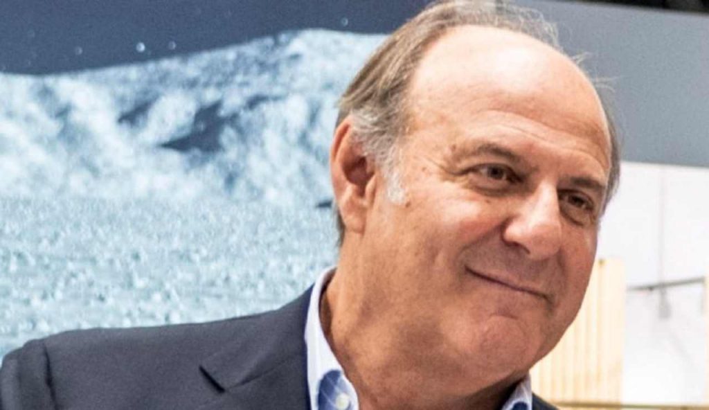 Gerry Scotti e il drastico calo di peso: il conduttore è visibilmente cambiato [Foto]