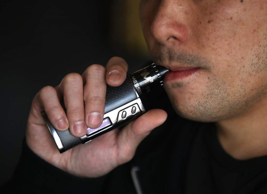 Sigaretta elettronica, in Uk potrebbe essere prescritta dai medici per smettere di fumare