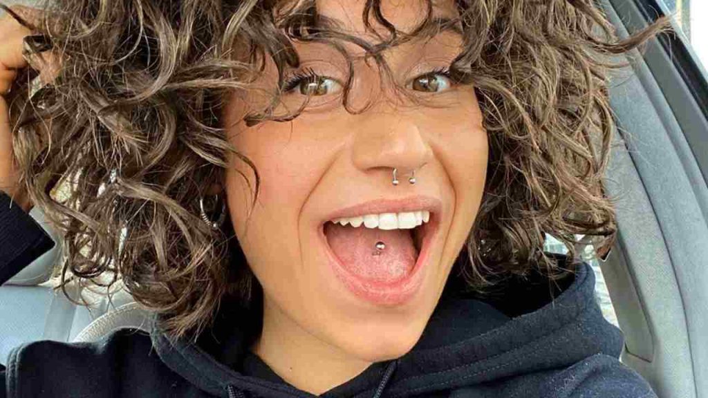 Giulia Molino, drastico cambio di look per la ex cantante di Amici: eccola oggi [Foto]