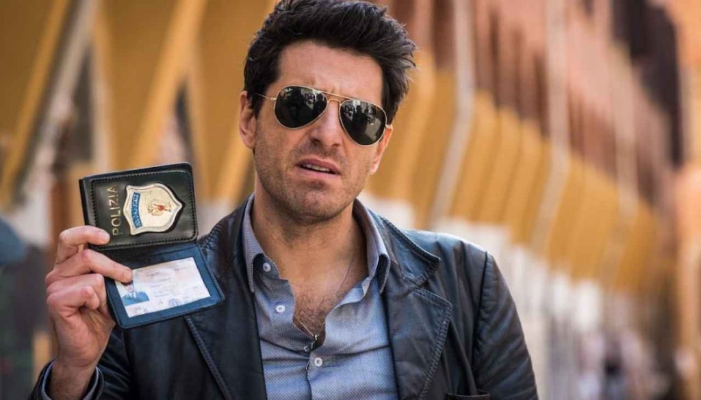 L'Ispettore Coliandro 8 Kabir Bedi, episodio 13 ottobre Coliandro coinvolto in un'operazione