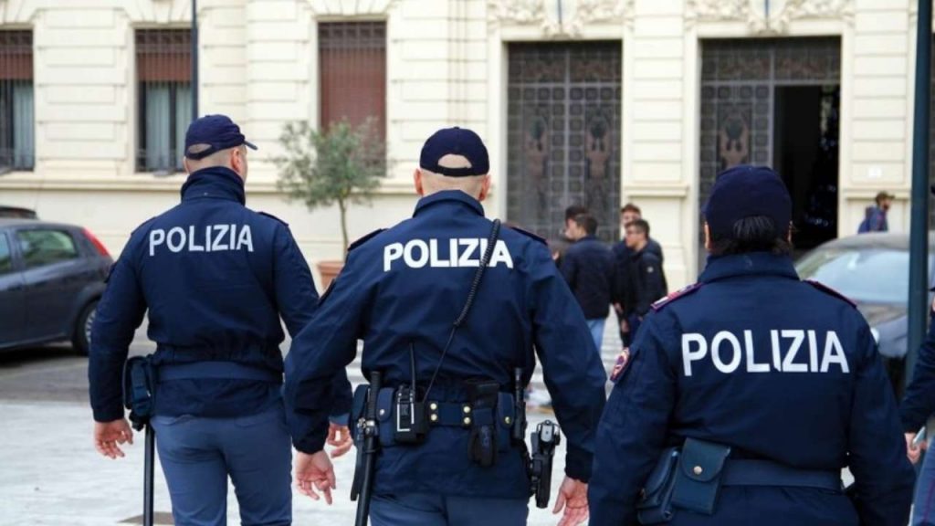 Picchia la moglie perché rifiuta di mentire in questura