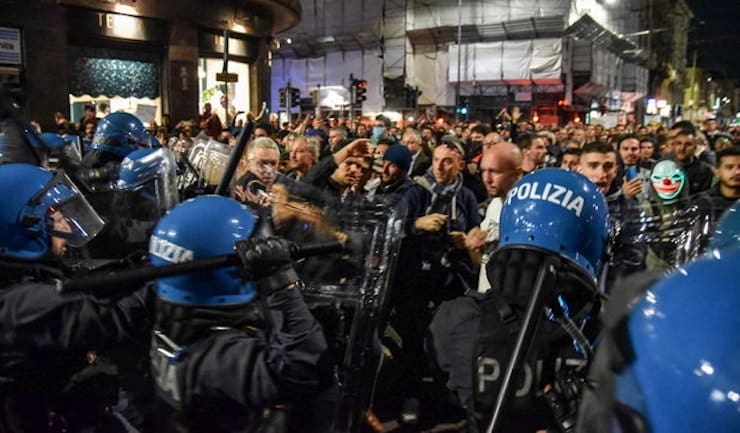 No Green Pass: un arresto e 57 denunciati al corteo di Milano