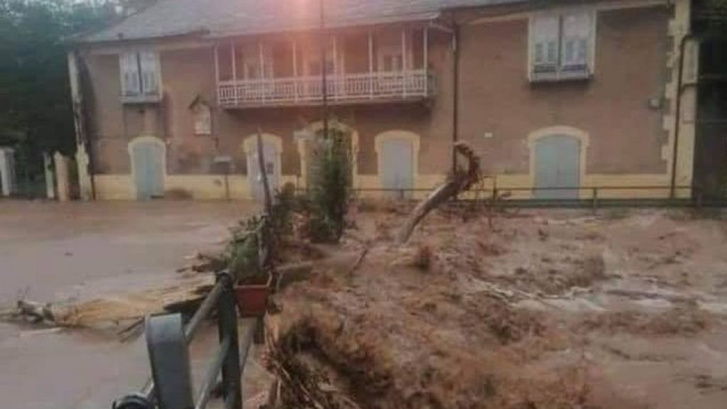 Maltempo, disastro in Liguria: torrenti esondati e ponti crollati [VIDEO]