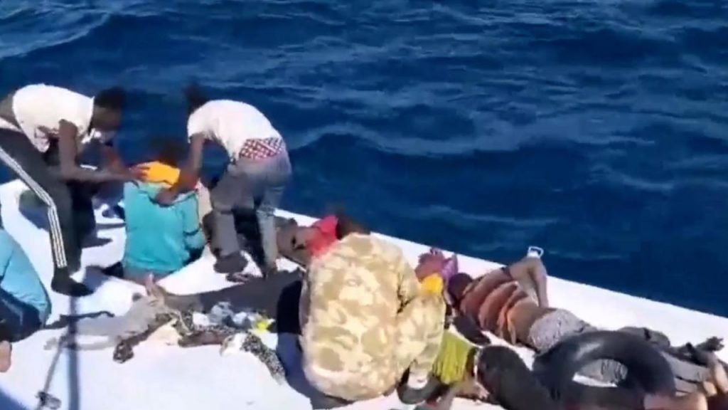 Ennesima strage di migranti al largo della Libia – [VIDEO]